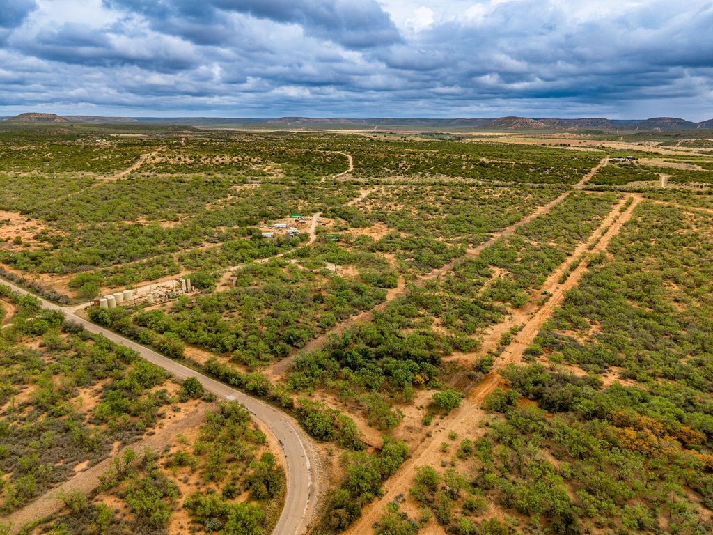 Image 10 of property listing at 375 Exxon Road, Robert Lee, TX 76945