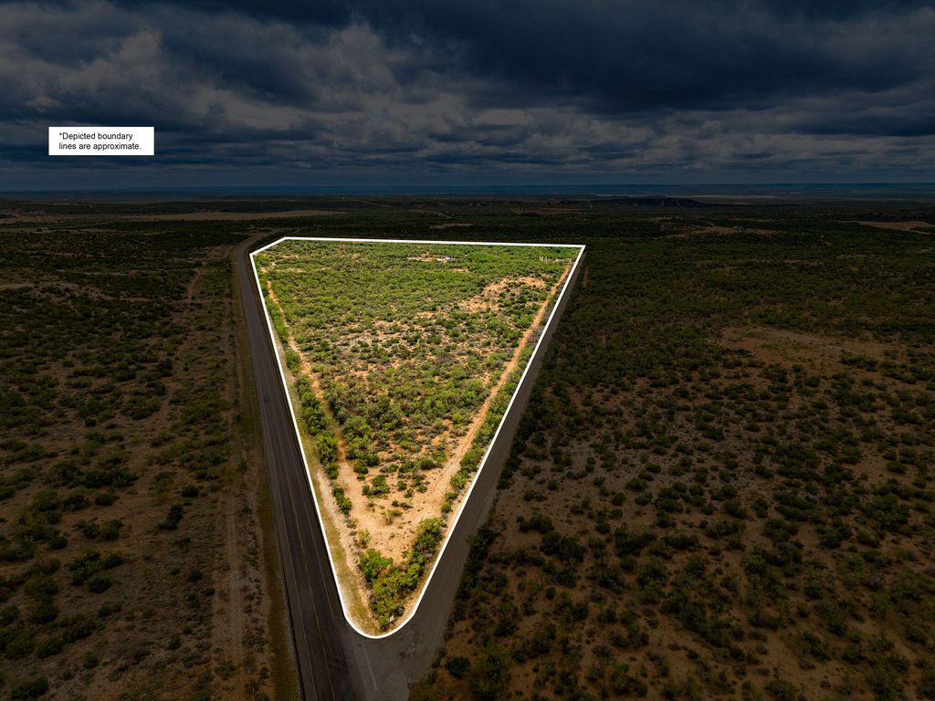Image 2 of property listing at 375 Exxon Road, Robert Lee, TX 76945
