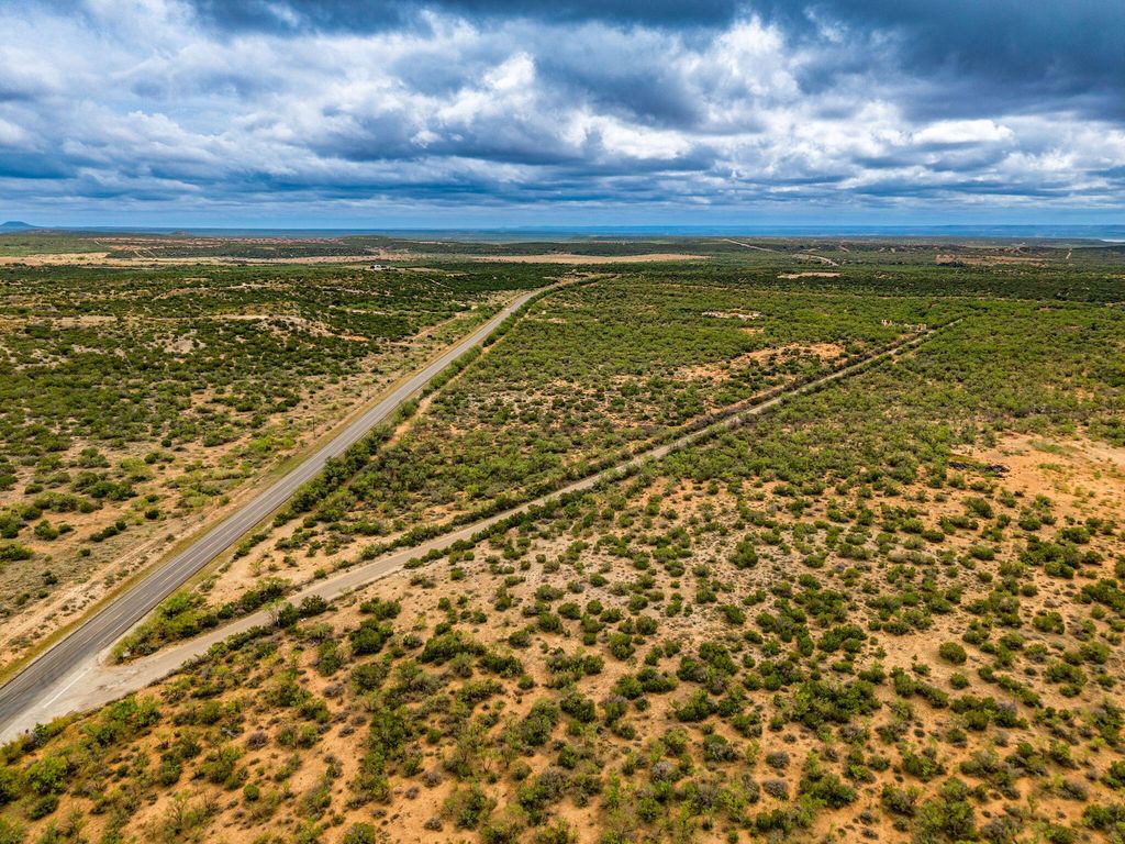 Image 3 of property listing at 375 Exxon Road, Robert Lee, TX 76945