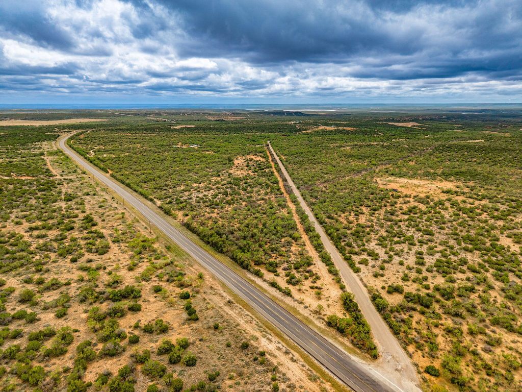 Image 4 of property listing at 375 Exxon Road, Robert Lee, TX 76945