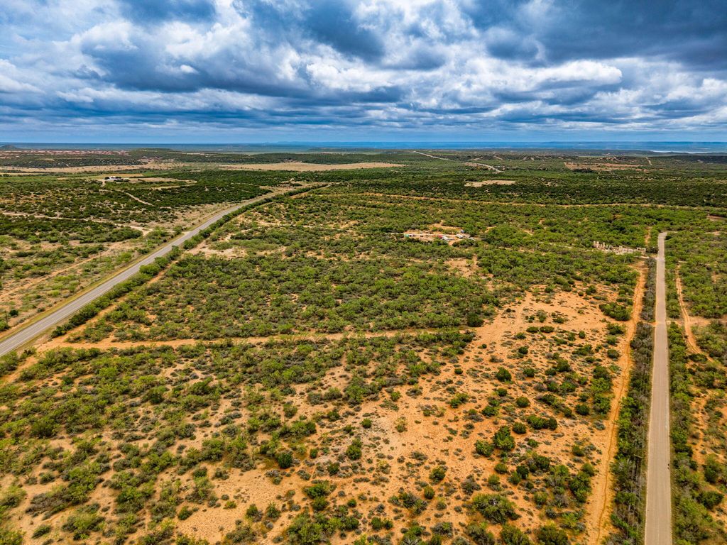 Image 6 of property listing at 375 Exxon Road, Robert Lee, TX 76945