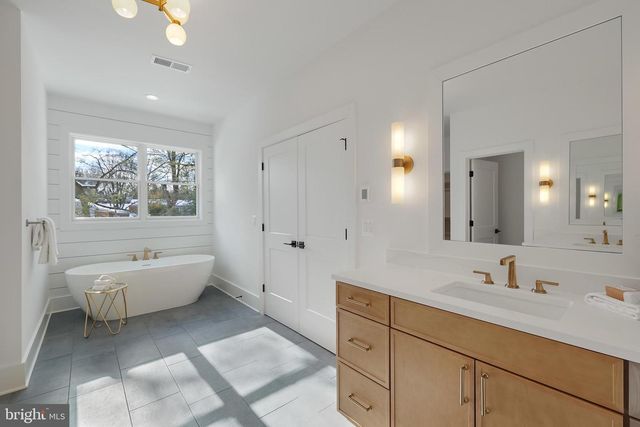 4038 DOVEVILLE LN, Fairfax, VA 22032