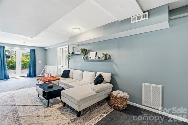 1177 Runway Drive, Hendersonville, NC 28792
