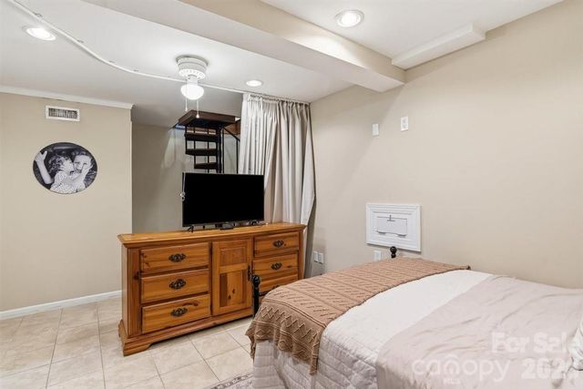 1177 Runway Drive, Hendersonville, NC 28792