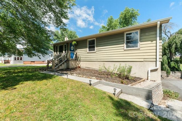 1177 Runway Drive, Hendersonville, NC 28792