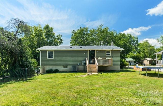 1177 Runway Drive, Hendersonville, NC 28792