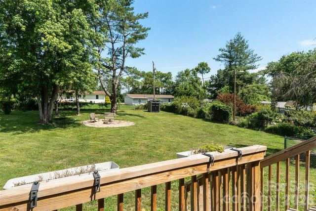 1177 Runway Drive, Hendersonville, NC 28792