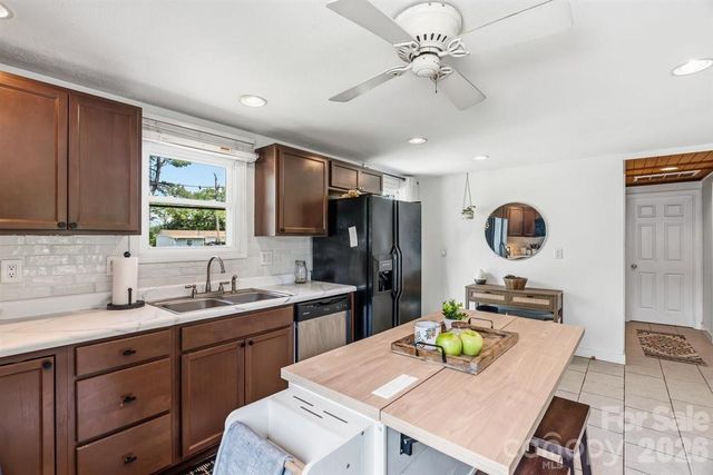 1177 Runway Drive, Hendersonville, NC 28792