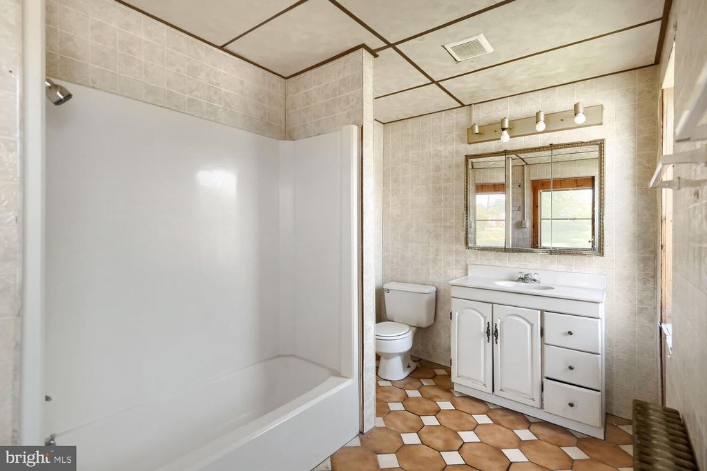 Image 15 of property listing at 8413 PHILADELPHIA RD, Baltimore, MD 21237