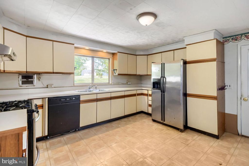 Image 18 of property listing at 8413 PHILADELPHIA RD, Baltimore, MD 21237