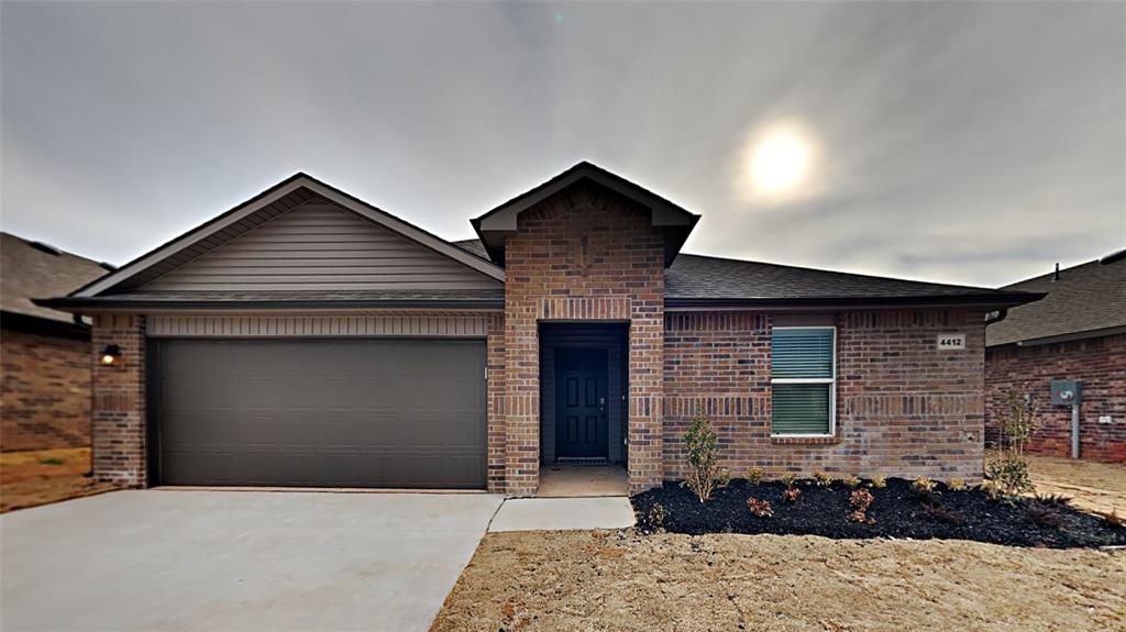 4412 Palmetto Bluff Drive, Mustang, OK 73064