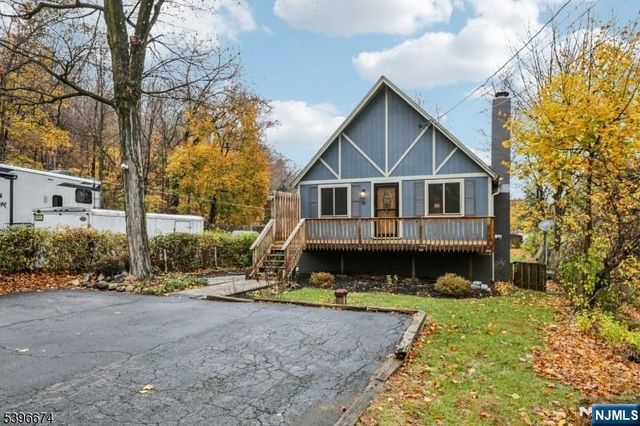 16 Winding Hill Road, Vernon, NJ 07462