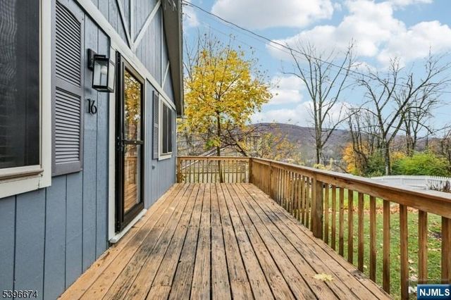 16 Winding Hill Road, Vernon, NJ 07462