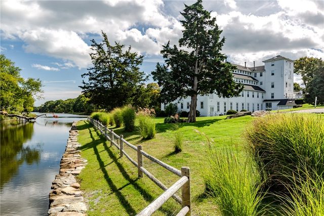 40 Web Avenue 18, North Kingstown, RI 02852