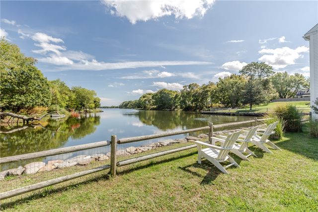 40 Web Avenue 18, North Kingstown, RI 02852