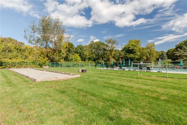 40 Web Avenue 18, North Kingstown, RI 02852