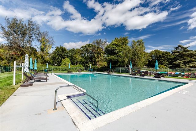 40 Web Avenue 18, North Kingstown, RI 02852