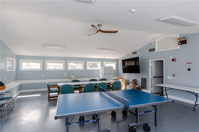 40 Web Avenue 18, North Kingstown, RI 02852