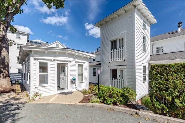 40 Web Avenue 18, North Kingstown, RI 02852