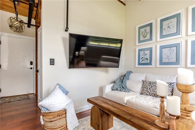 40 Web Avenue 18, North Kingstown, RI 02852