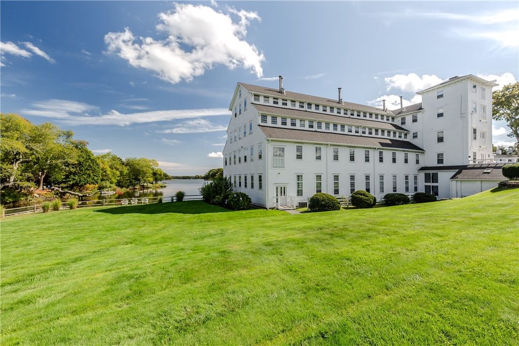 40 Web Avenue 18, North Kingstown, RI 02852