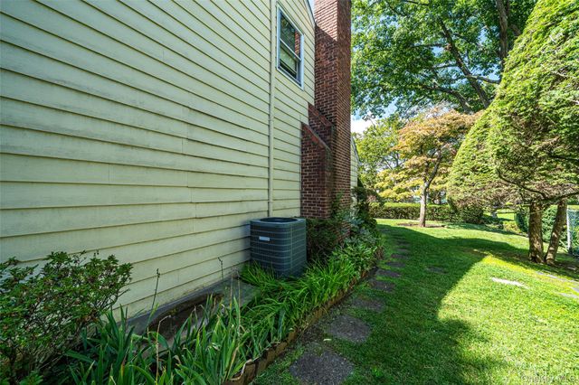93 Avenue C, Port Washington, NY 11050