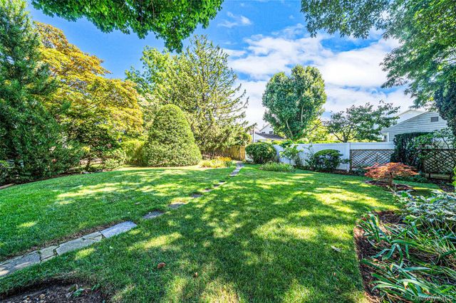 93 Avenue C, Port Washington, NY 11050