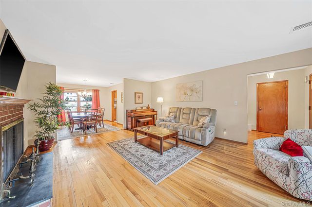93 Avenue C, Port Washington, NY 11050