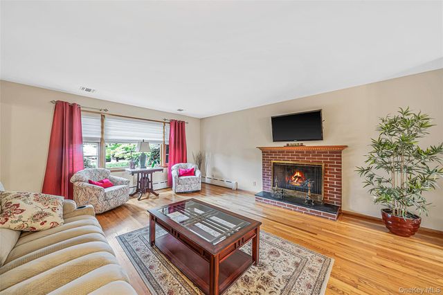 93 Avenue C, Port Washington, NY 11050