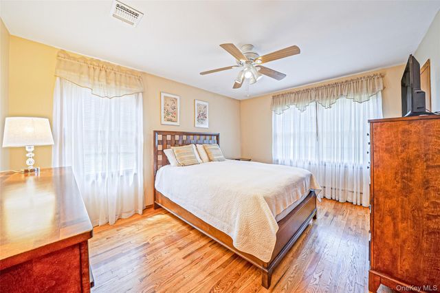 93 Avenue C, Port Washington, NY 11050