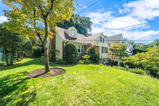 93 Avenue C, Port Washington, NY 11050