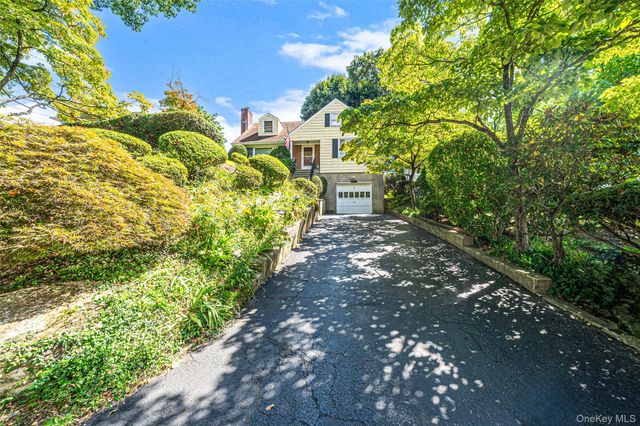 93 Avenue C, Port Washington, NY 11050