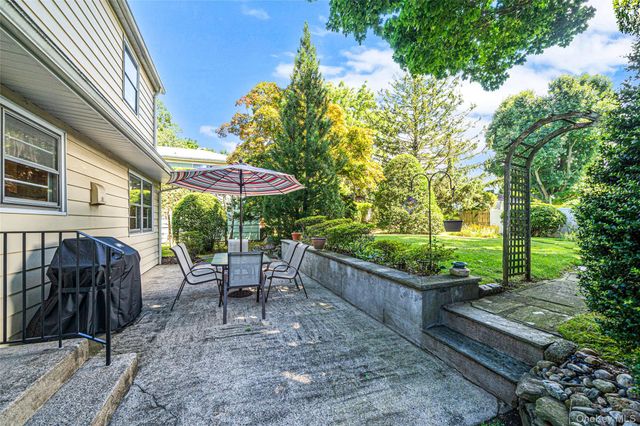 93 Avenue C, Port Washington, NY 11050