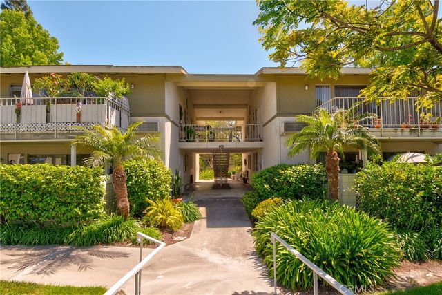 D Avenida Majorca D, Laguna Woods, CA 92637