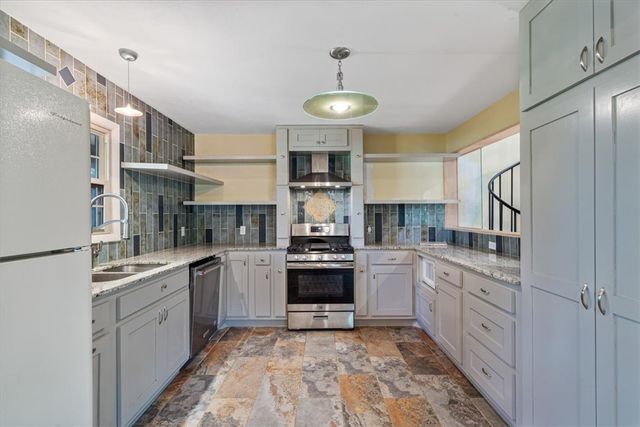 4224 N Taliesin Lane, Fayetteville, AR 72703