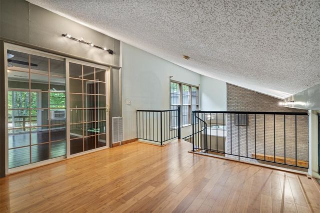 4224 N Taliesin Lane, Fayetteville, AR 72703