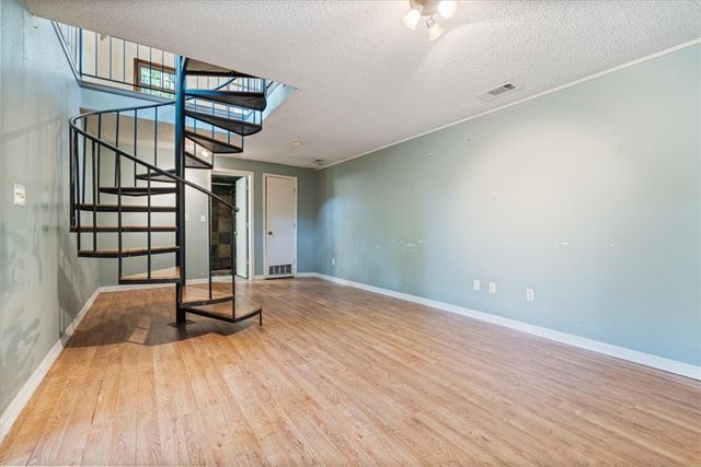 4224 N Taliesin Lane, Fayetteville, AR 72703