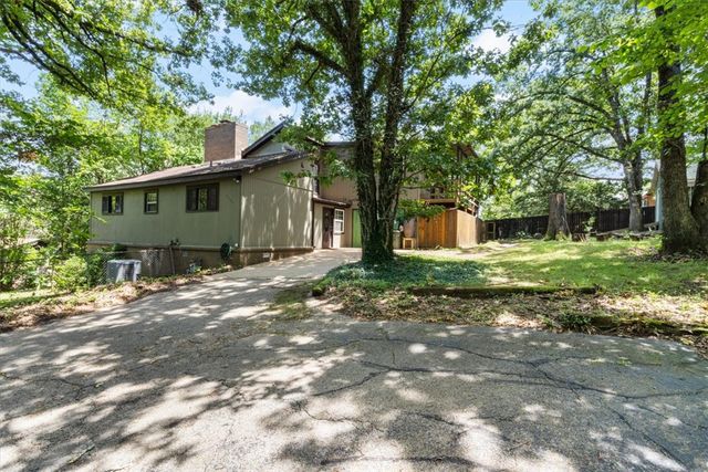 4224 N Taliesin Lane, Fayetteville, AR 72703