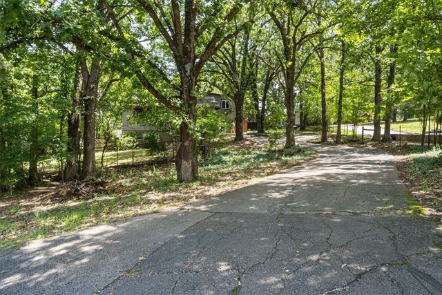 4224 N Taliesin Lane, Fayetteville, AR 72703