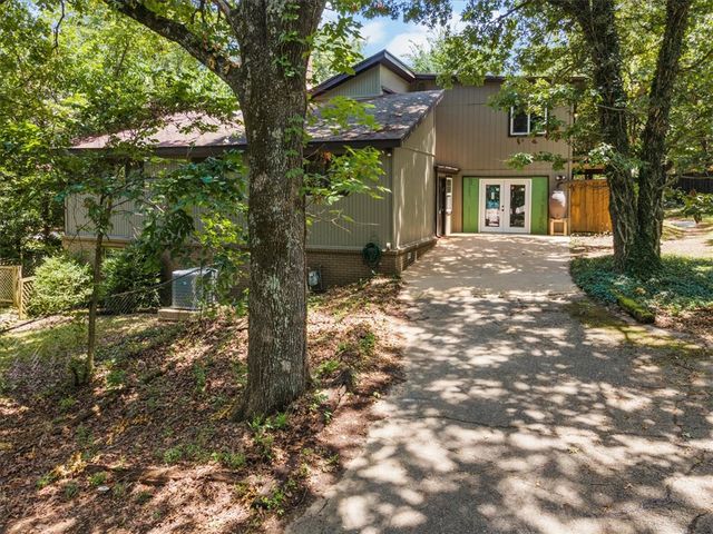4224 N Taliesin Lane, Fayetteville, AR 72703