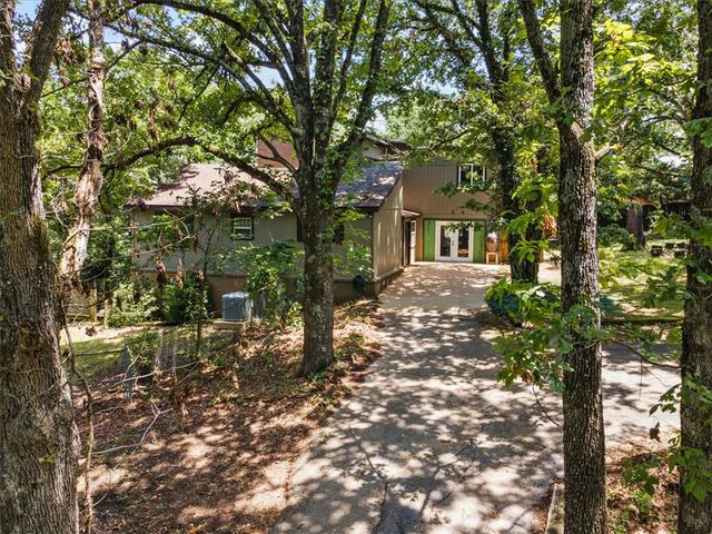 4224 N Taliesin Lane, Fayetteville, AR 72703