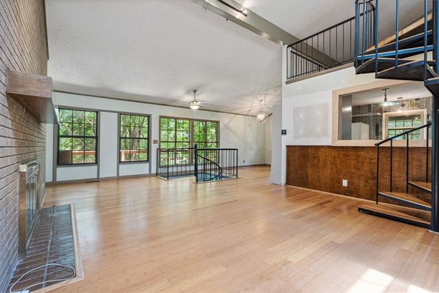 4224 N Taliesin Lane, Fayetteville, AR 72703