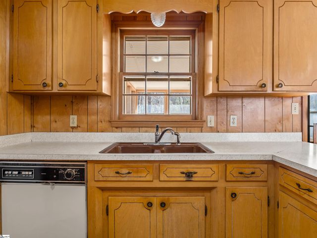 1240 Dickson Road, Campobello, SC 29349