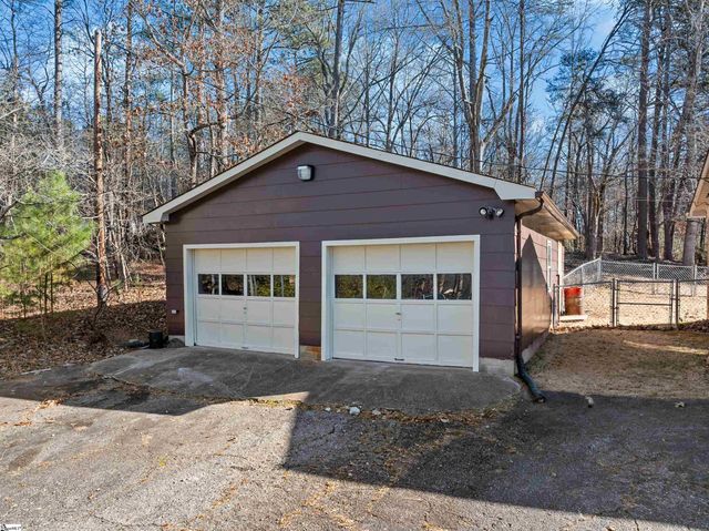 1240 Dickson Road, Campobello, SC 29349