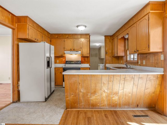 1240 Dickson Road, Campobello, SC 29349