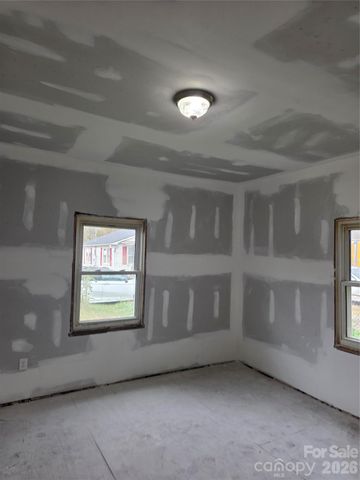 1517 W Walnut Avenue, Gastonia, NC 28052