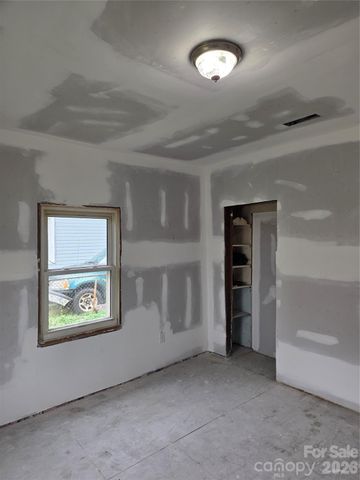 1517 W Walnut Avenue, Gastonia, NC 28052