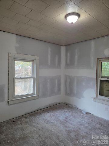 1517 W Walnut Avenue, Gastonia, NC 28052