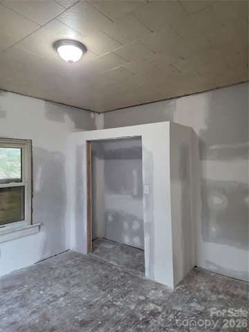 1517 W Walnut Avenue, Gastonia, NC 28052
