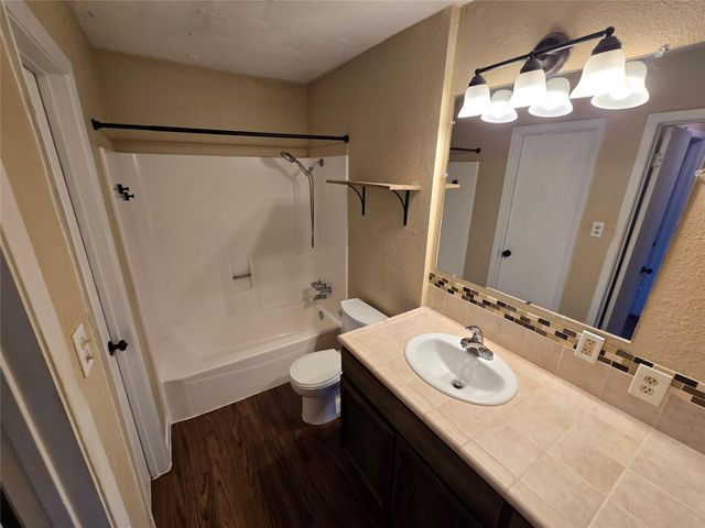 7102 Dan Jean DR B, Austin, TX 78745